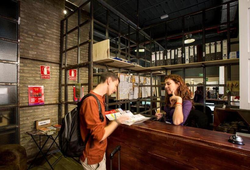 Black Swan Hostel Sevilla