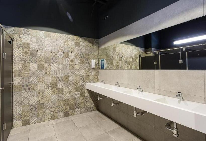 Black Swan Hostel Sevilla