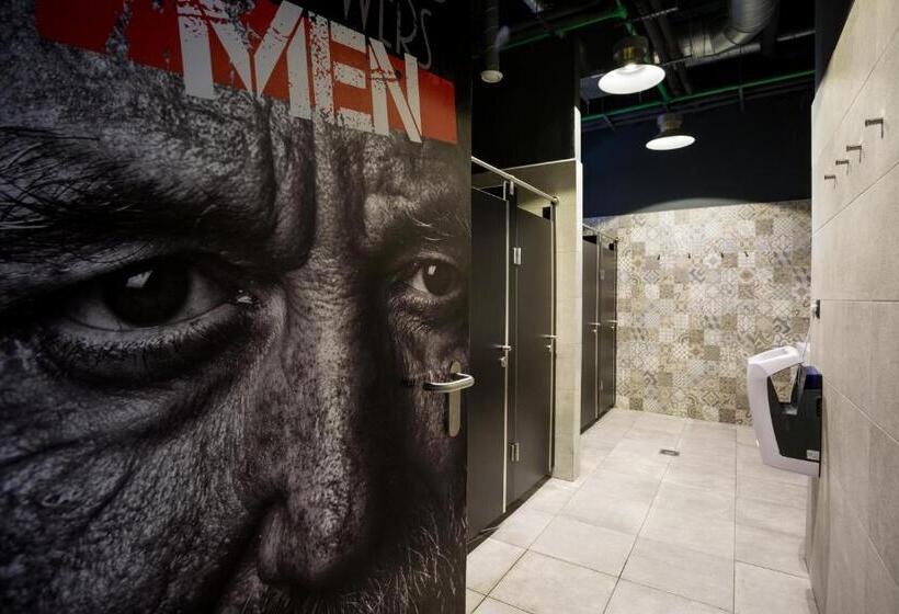 Black Swan Hostel Sevilla