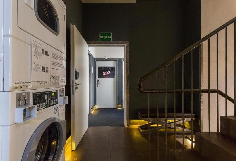 Black Swan Hostel Sevilla