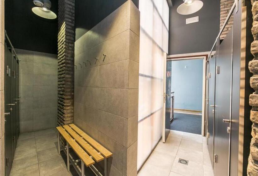 Black Swan Hostel Sevilla