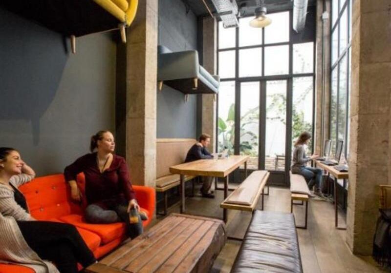 Black Swan Hostel Sevilla