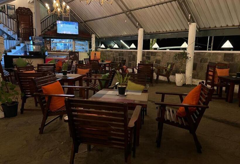 Hill Cool Hotel & Restaurant