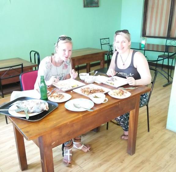 Отель Athina & Restaurant