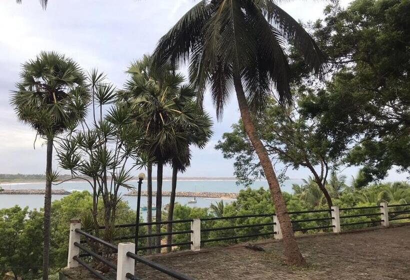 Отель Rest House Hambantota