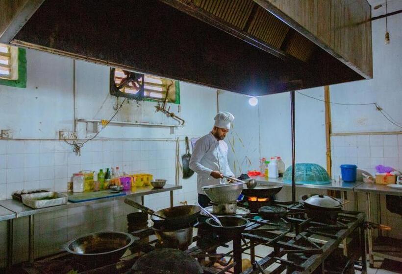 Отель Rest House Hambantota