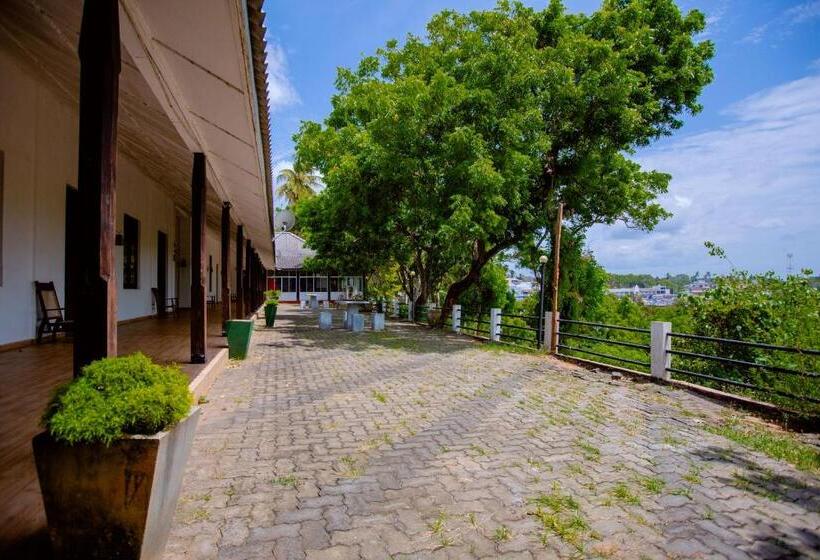 Отель Rest House Hambantota