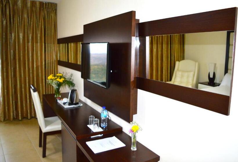 هتل Taybeh Golden