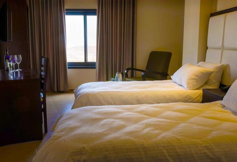 هتل Taybeh Golden