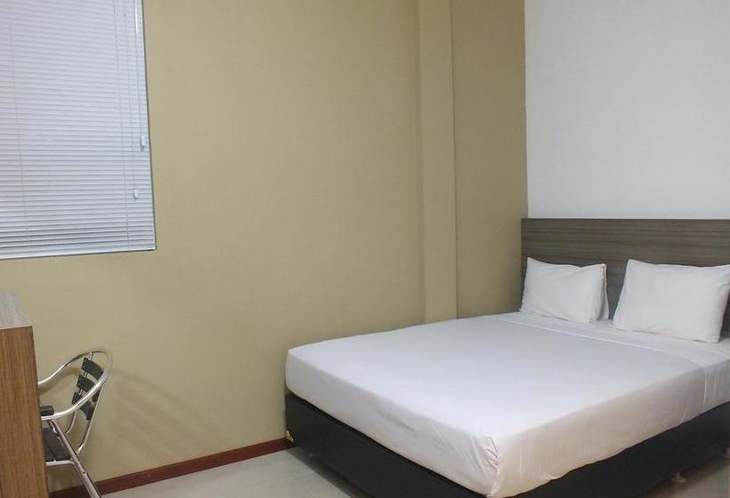 Отель Zamrud Malioboro