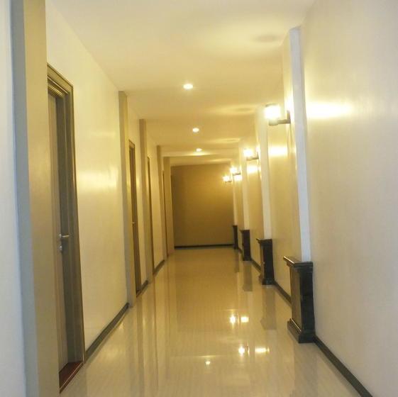 Отель Zamrud Malioboro