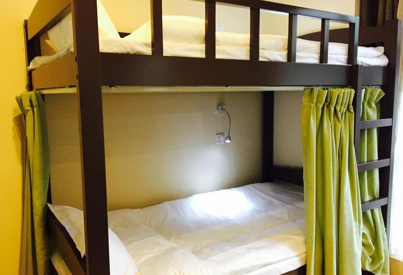 Leshan Haiyun International Youth Hostel