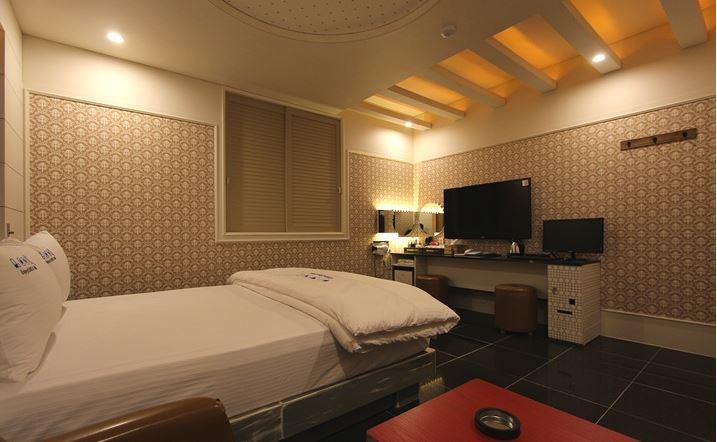 فندق على الطريق Evian