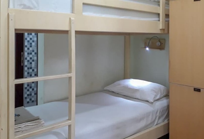 Reddoorz Hostel @ Manado Green Hostel