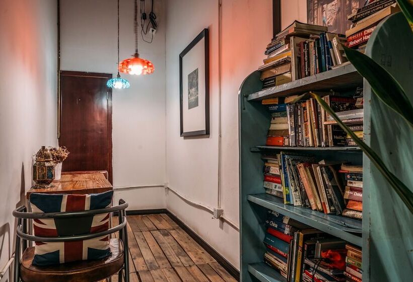 Sonderia Hostel & Bar   Lazybones Hostel