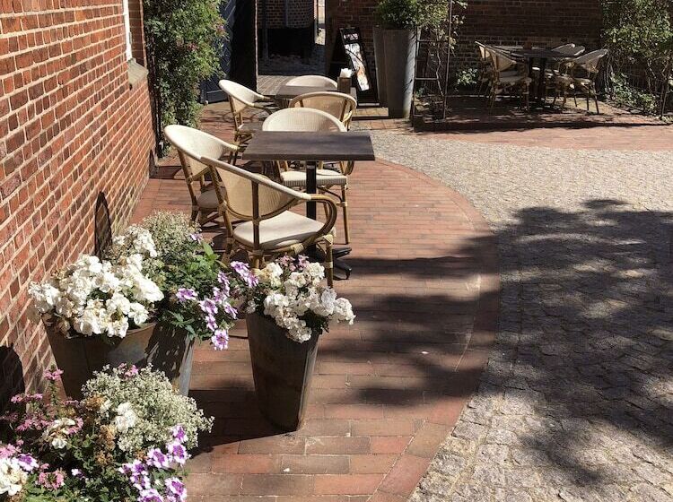 تختخواب و صبحانه Den Gamle Arrest