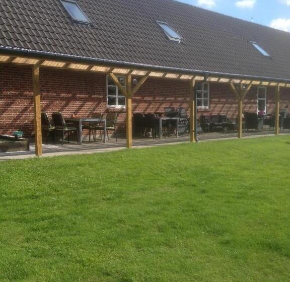 Give Bed & Breakfast