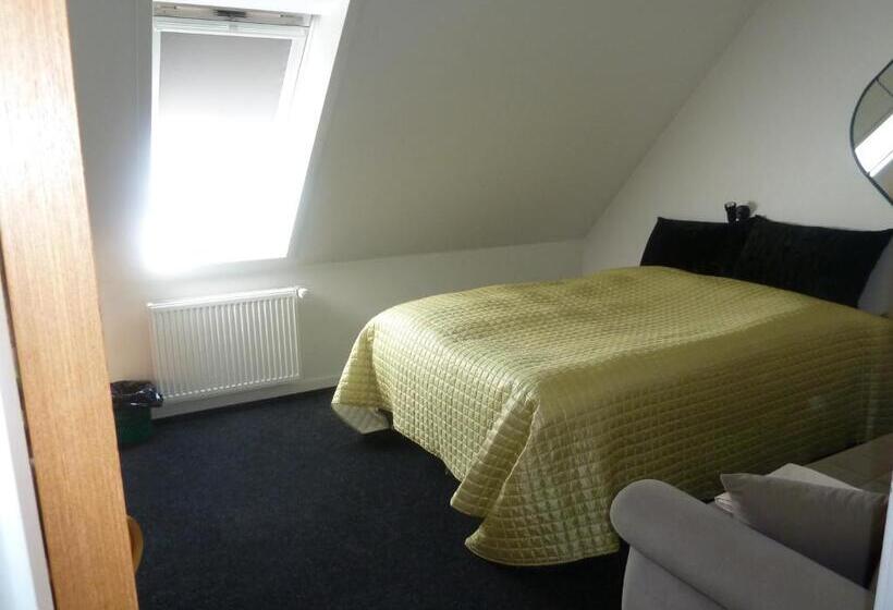 Give Bed & Breakfast