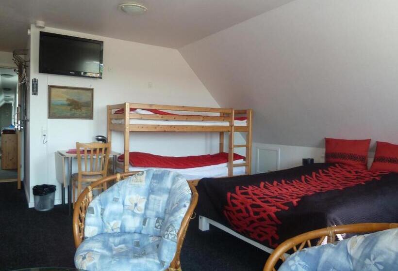 Give Bed & Breakfast