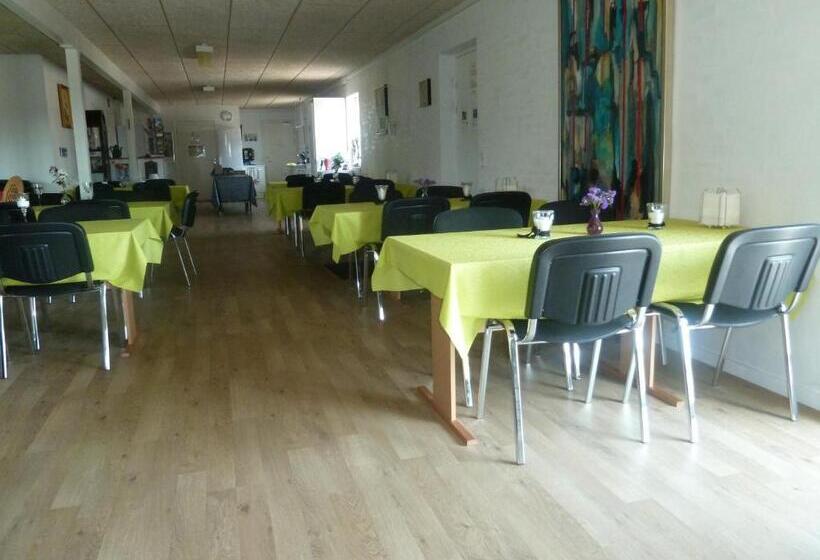 Give Bed & Breakfast