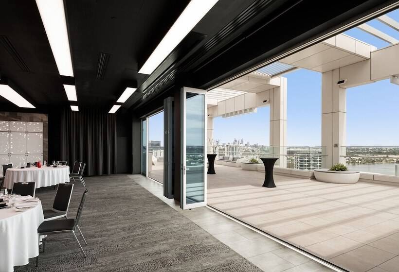 בית מלון כפרי Aloft Perth