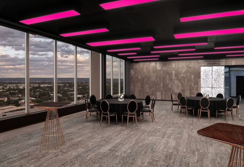 בית מלון כפרי Aloft Perth