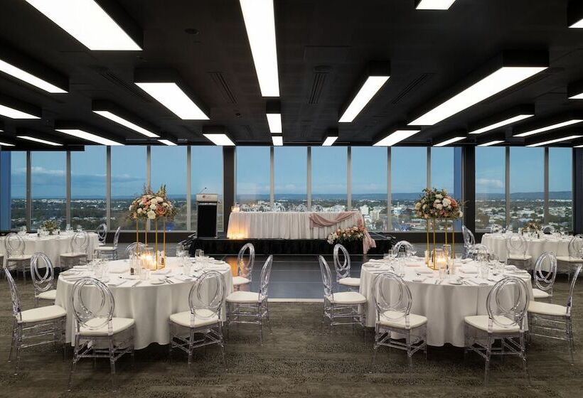 בית מלון כפרי Aloft Perth