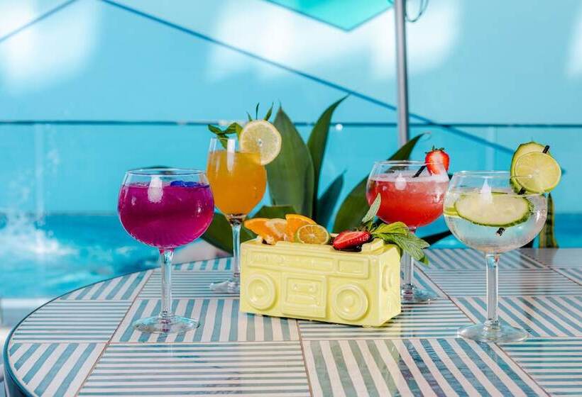 בית מלון כפרי Aloft Perth