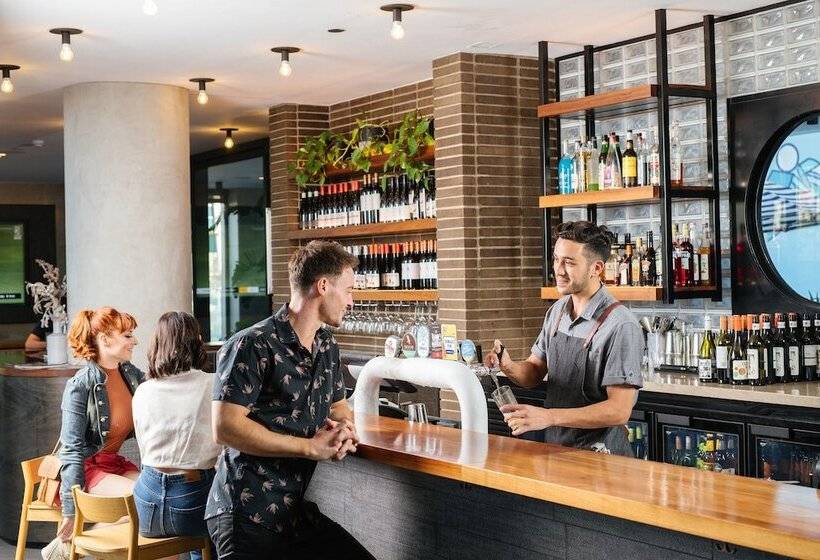 בית מלון כפרי Aloft Perth