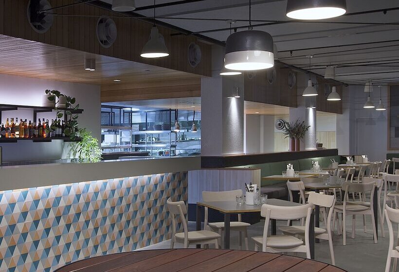 בית מלון כפרי Aloft Perth