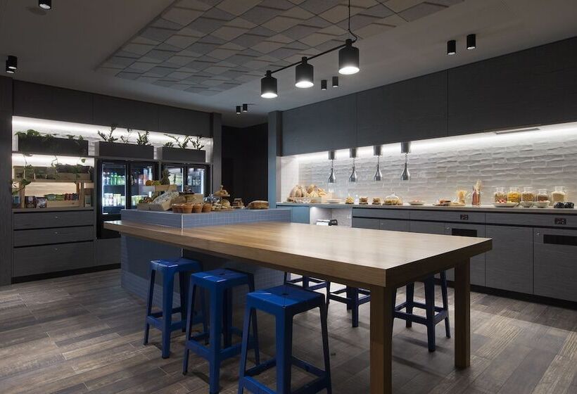 בית מלון כפרי Aloft Perth