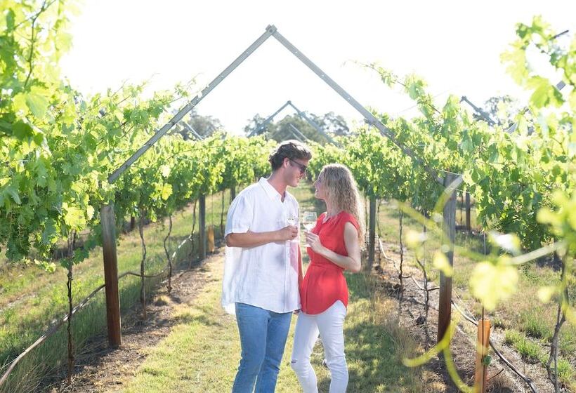 בית מלון כפרי Aloft Perth