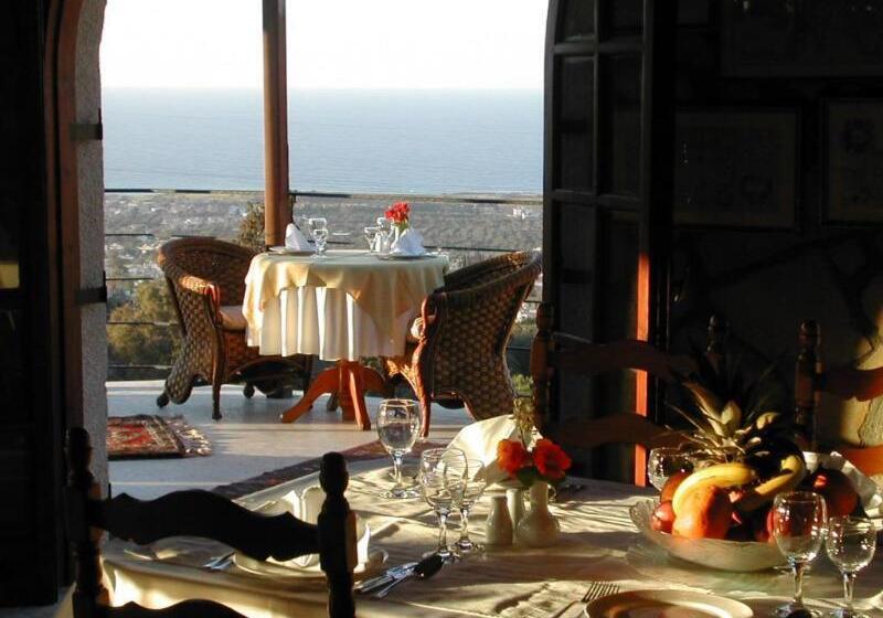 Отель Bellapais Gardens