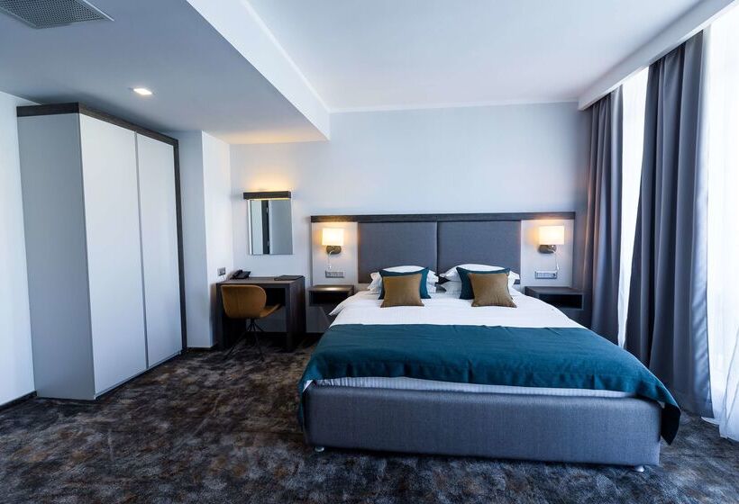 Отель Best Western Plus Premium Inn