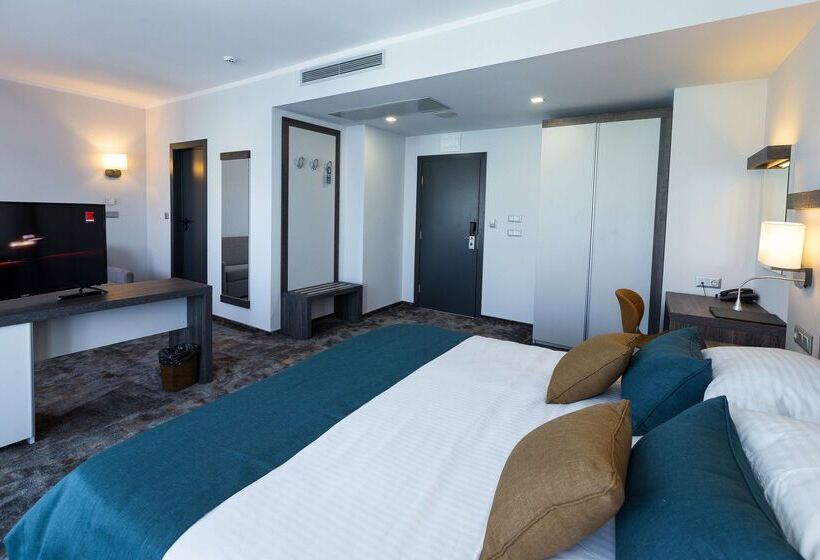 Отель Best Western Plus Premium Inn