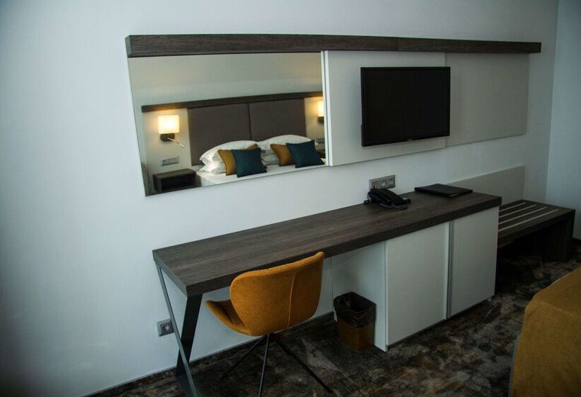 Отель Best Western Plus Premium Inn