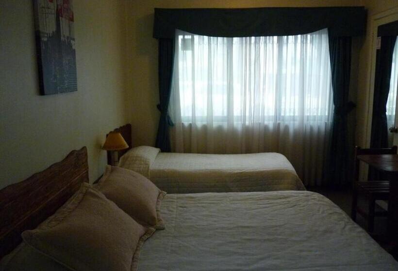 Отель De La Avenida