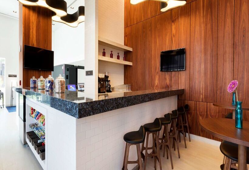 هتل Hampton Inn By Hilton Cancun Cumbres