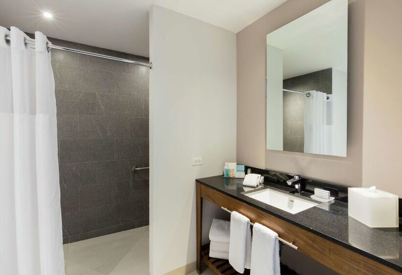 هتل Hampton Inn By Hilton Cancun Cumbres