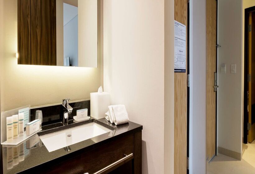 هتل Hampton Inn By Hilton Cancun Cumbres