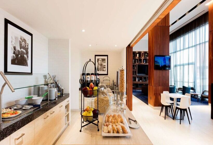 هتل Hampton Inn By Hilton Cancun Cumbres