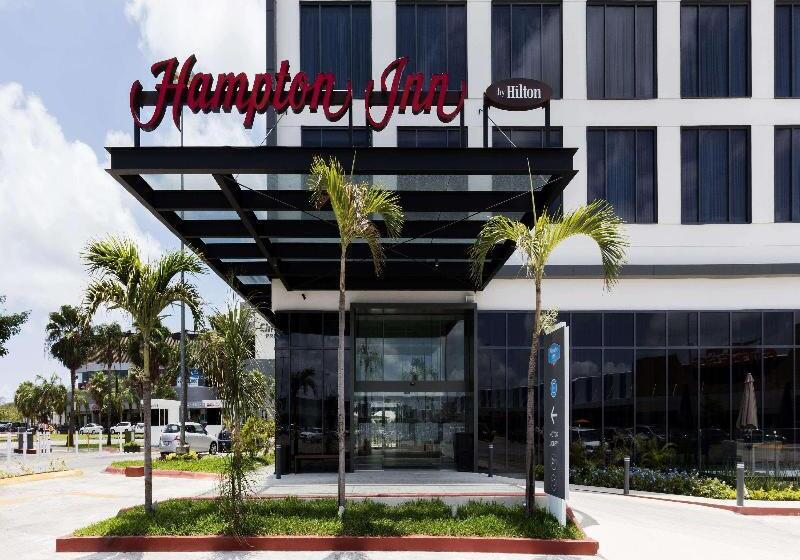 هتل Hampton Inn By Hilton Cancun Cumbres