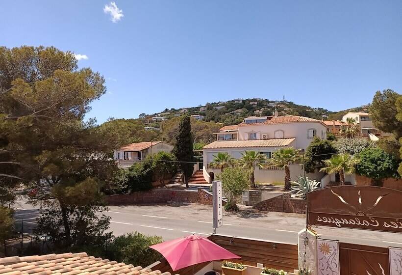 Отель Hôtel Les Calanques