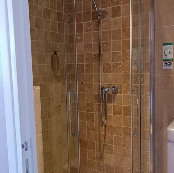 Отель Hôtel Les Calanques