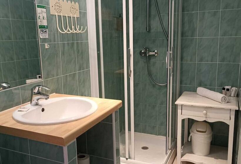 Отель Hôtel Les Calanques