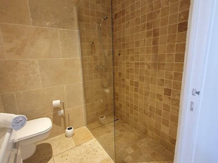 Отель Hôtel Les Calanques