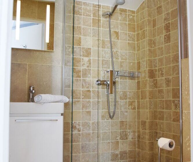 Отель Hôtel Les Calanques