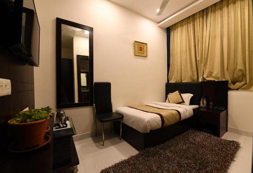 호텔 Madhav Muskan Residency