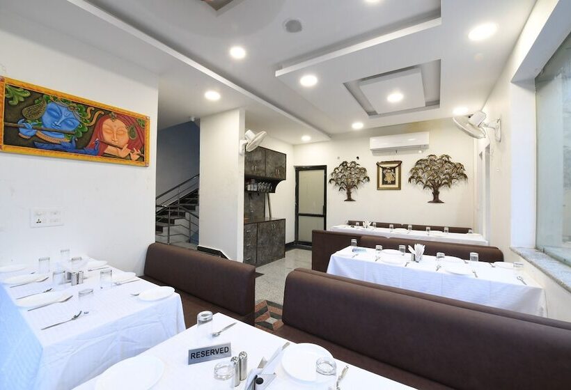 호텔 Madhav Muskan Residency