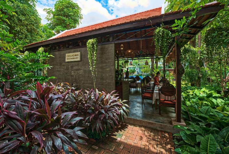 هتل Mane Village Suites